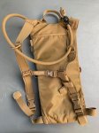 画像2: 米軍放出品 CAMELBAK　ハイドレーション　コヨーテ (2)