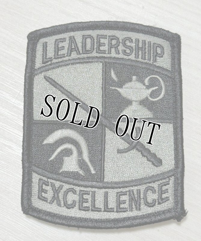 画像1: 米軍実物 ROTC CADET COMMAND LEADERSHIP EXCELLENCE ワッペン (1)