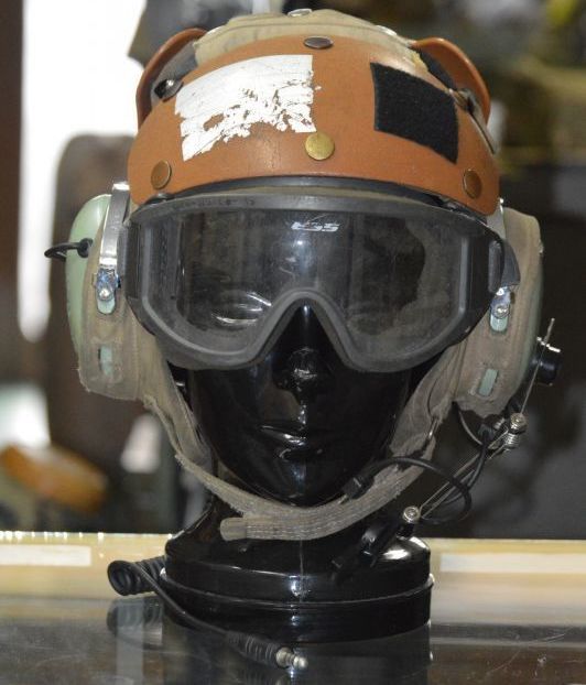 軍用実物米軍 デッキクルーヘルメット FLIGHT DECK 緑 ミリタリー ・２ 