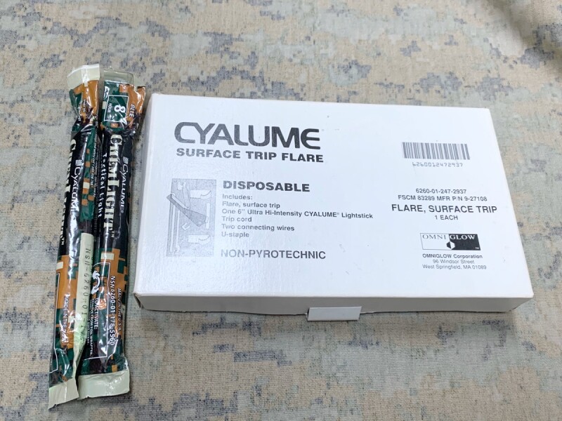 米軍実物 CYALUME Tactical Surface Trip Flare Security Chem Light